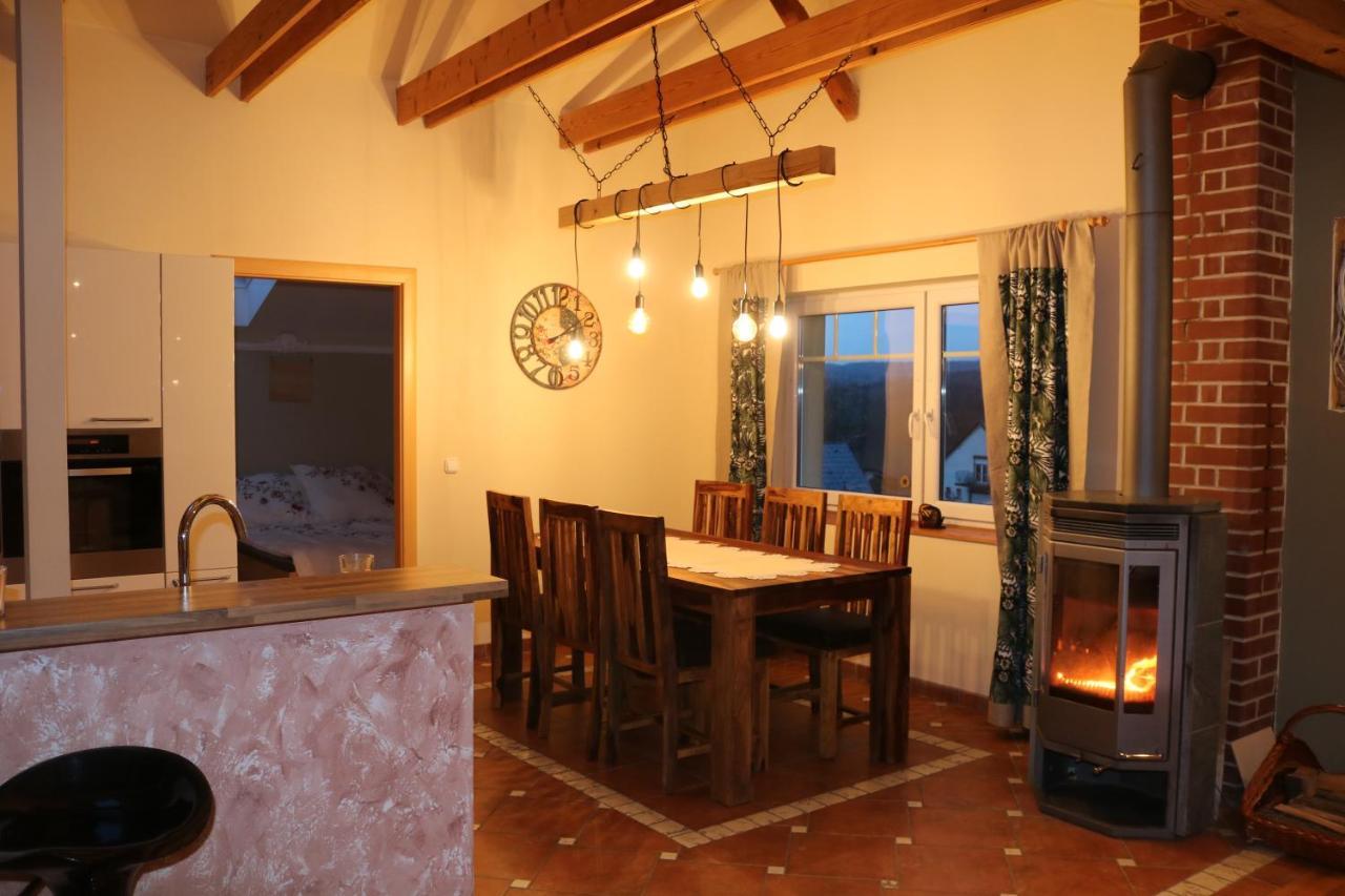 Helle, Offene Dachgeschosswohnung Mit Terrasse Oberloisdorf Bagian luar foto