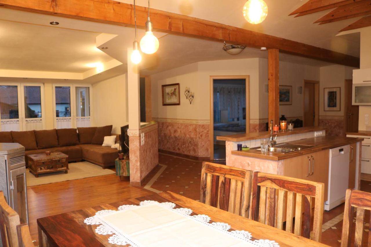 Helle, Offene Dachgeschosswohnung Mit Terrasse Oberloisdorf Bagian luar foto