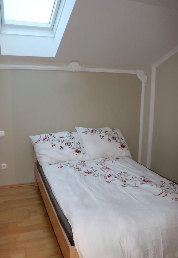 Helle, Offene Dachgeschosswohnung Mit Terrasse Oberloisdorf Bagian luar foto